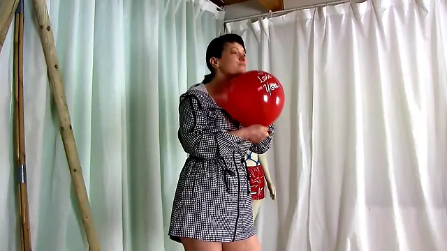 Yvette Costeau fulfills looner fetish as she pops a red balloon