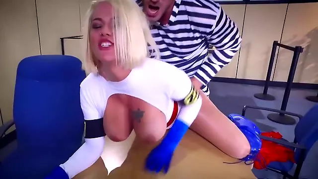 Lucky Bank Robber - Blowjob and cosplay hardcore