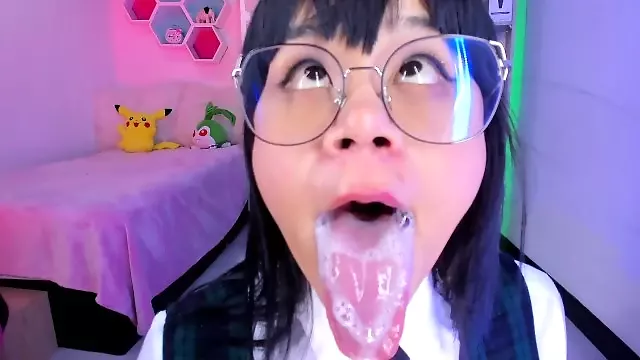 Asiatische Lady, Kehlen, Teen Mit Brille, Webcam Mund, Niemals Teen, Spuck Fetisch, Zunge Spucke