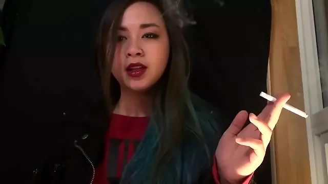 Asian Domina, Asian Femme, Asiatiques Fetish, Réalité Asiatique, Fumeuse Cigarette, Domination Feminine