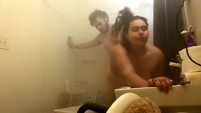 Getting some head in the shower from one of the bestfriends