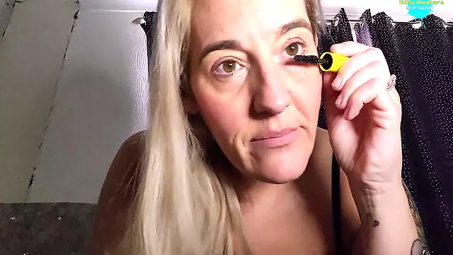 Desperate Housewife Records Herself Getting Ready