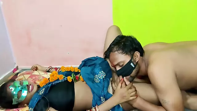 Sapna Bhabhi In Desi Villeg Karva Chauth Ko Chudhai
