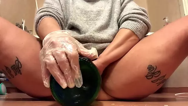 Bottle, bbw pissing, bbw fisting squirting