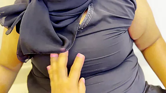 POV: Banging a curvy, stunning maid with a massive booty in Saudi Arabia - Loads of cum