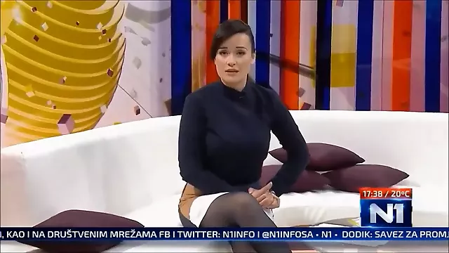 Cross, turk fake nurgul yesilcay, tv crossing legs
