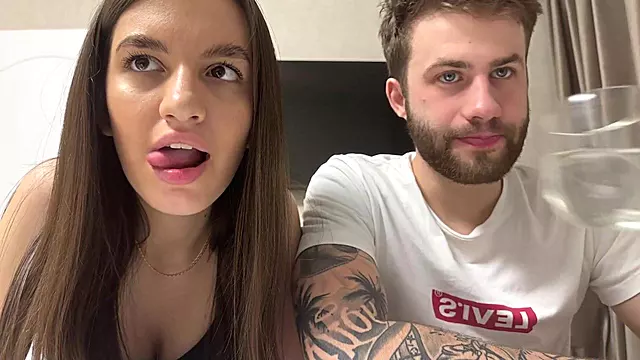 Teen Camgirl - Homemade webcam video with real couple