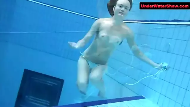 Bouncing booty in a underwater show