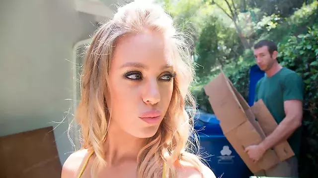 Nicole Aniston welcomes new neighbor with a hot sex session