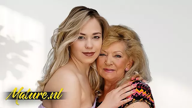 Lamer Culo Lesbiana Adolescente, Madura Abuela Rubia, Lesbianas Facesitting, Dedos Peluda