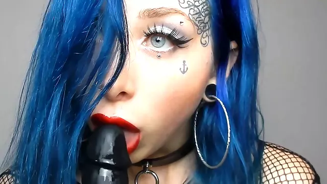 Emo Latex Teen Masturbation With Dildo