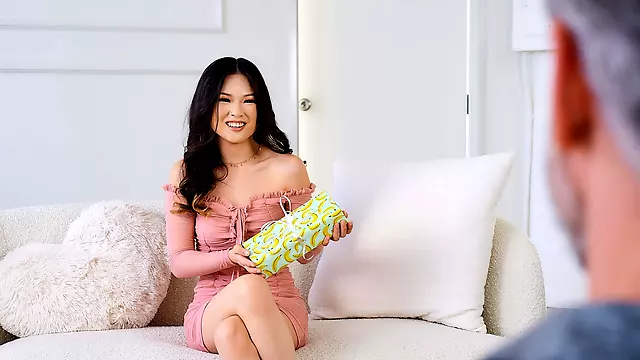 Lulu Chu In New Star Is Cuming