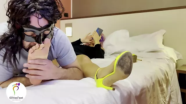 Stepsister with yellow heels ignores me and gets her smelly feet licked (foot worship)