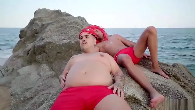 海滩三人性爱, 用嘴舔鸡巴