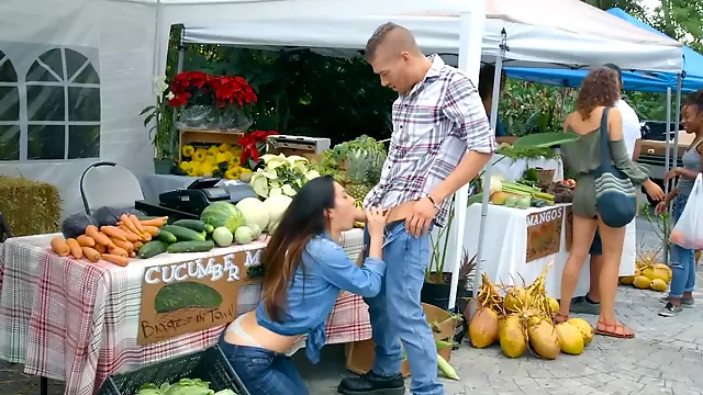 A sexy Latina that loves fooling around in the market is getting fucked