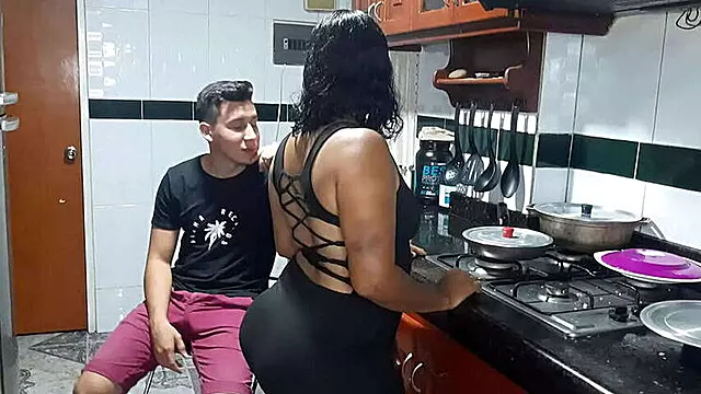 Madura Amateur En La Cocina, Anal Con Su Hijo, Morena Tetona, Tetas Morenas, Paja Morena, Jovencitas Morenas Caseras