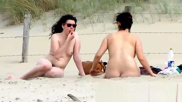 Spying more some nudist at the beach hidden cam video