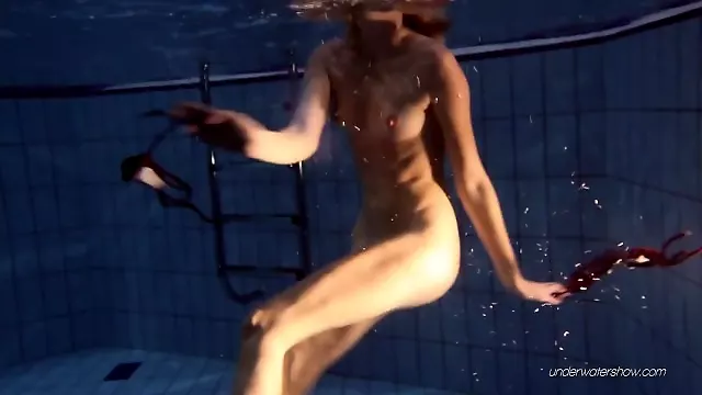 Underwater Show - sexy tits movie