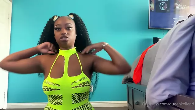 Amateur Ebony Nela Masturbates And Screams